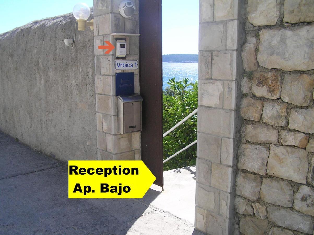 Bajo - Free Parking